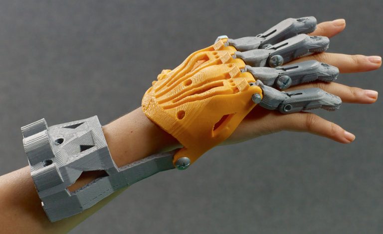 Ramię cyborga - zabawka, sprzęt do pracy, a może inżynieria biomedyczna? Z drukiem 3D możliwe jest wszystko.