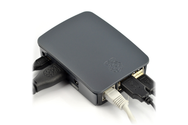 Ein Satz Raspberry Pi 3B+ mit Graphitgehäuse