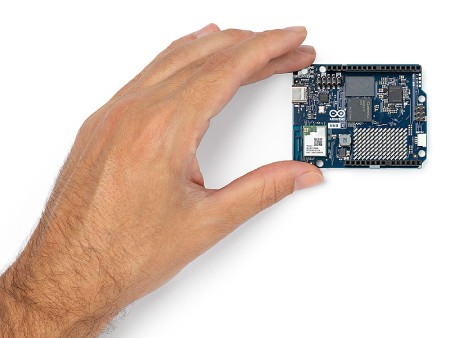 Arduino Uno Q 2 GB