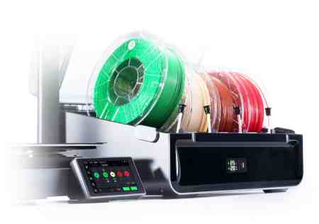 Das Gerät unterstützt bis zu 4 Spulen Filament gleichzeitig und ermöglicht so einen automatischen Materialwechsel während