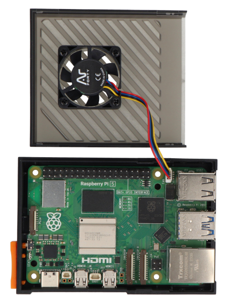 Das Argon Poly+ 5 ist ein schwarzes Gehäuse für den Raspberry Pi 5 Mini-Computer. Es besteht aus ABS-Kunststoff und schützt