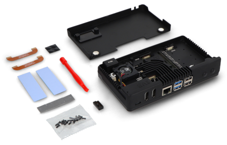 Das Gehäuse verfügt außerdem über zwei HDMI-Anschlüsse, sodass Sie zwei Monitore anschließen und Ihren Raspberry Pi 5 bequem